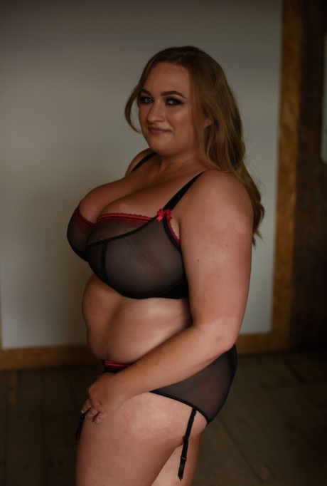 curvy teenies hot pictures