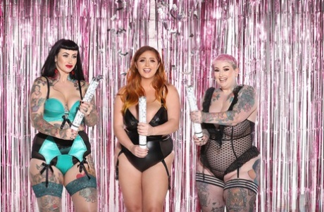 two hot sluts spreading big ass on cam art xxx image