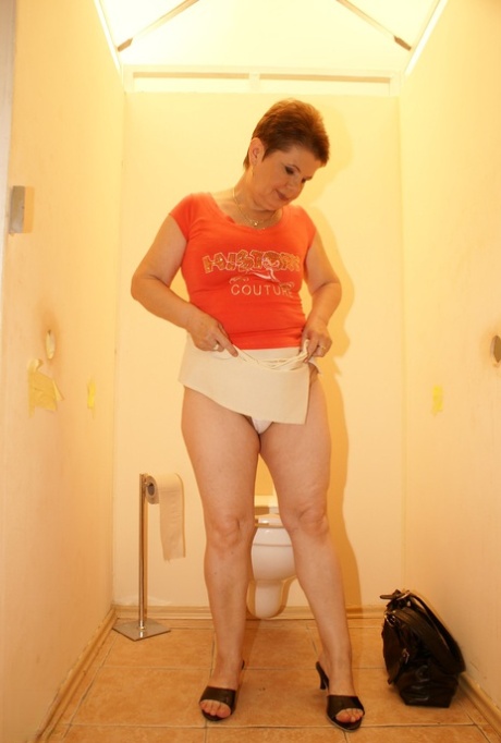 chubby girl gets it hard from black dick xxx pic