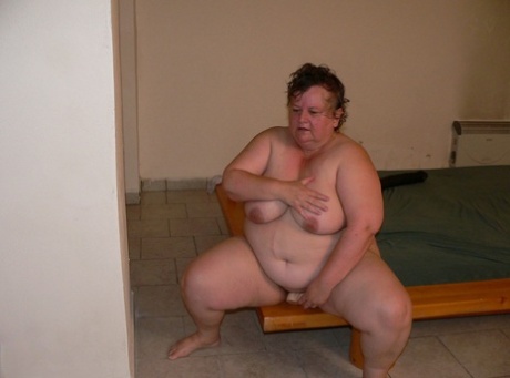 very hot big boobed and big ass babe hot pic