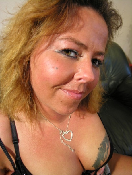 fat black babe anastasia lux showing off large juggs and exclusive pic