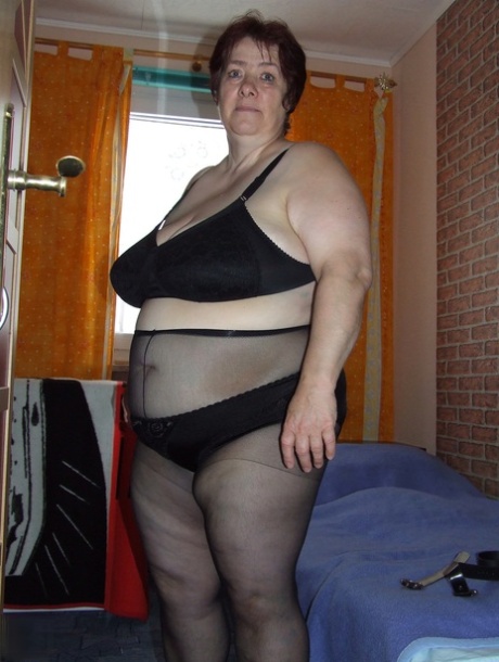 chubby strapon lesbians porno image