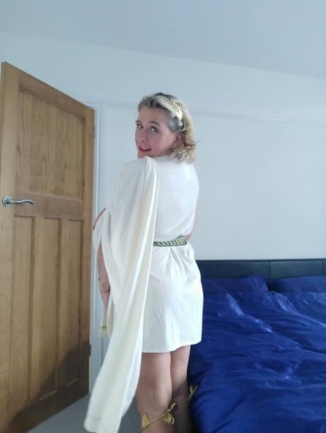 chubby slut deepthroats cock sexy naked galleries