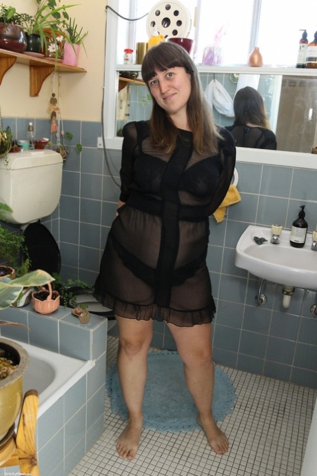 thick alt girl top image