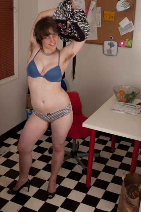 thick sexy redbone millian blu porno photo