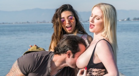 curvy teen knows how to suck rods art nude pic