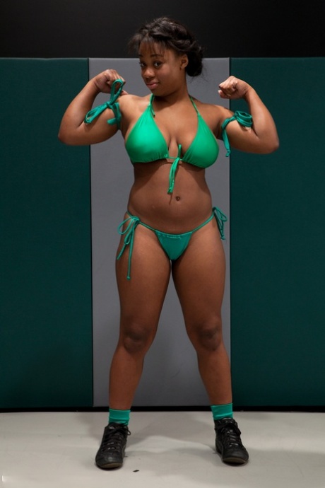 black bbw gets a facial hot nude pic
