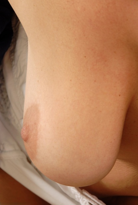 blue eyed bbw free nude picture
