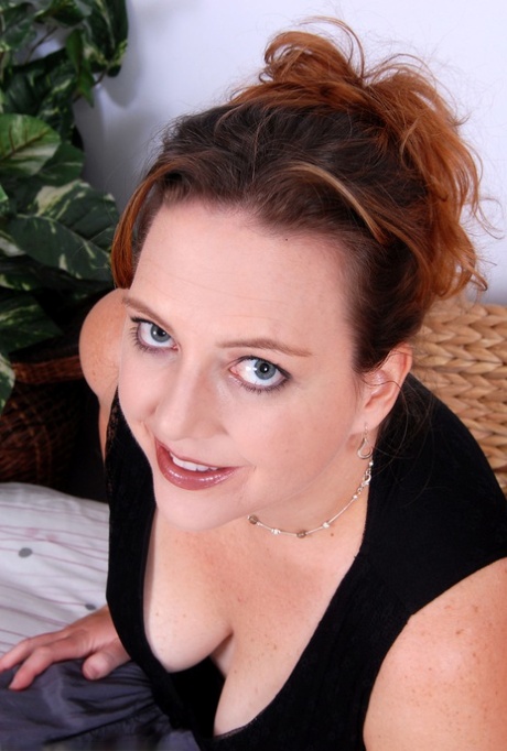 thick girl spanked porn pic