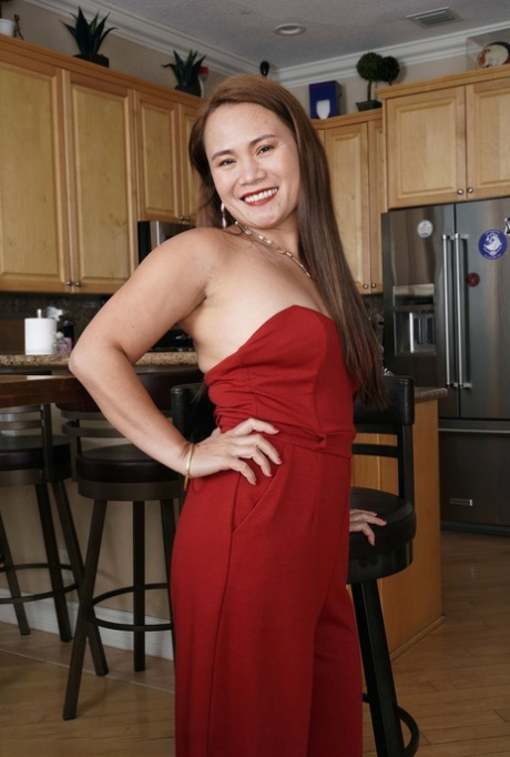 thick milf riding art nude pic