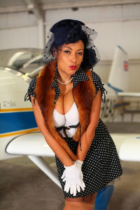 thick brownskin girl art naked pictures