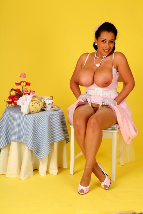 curvy redhead hoe gets interracial free naked pics