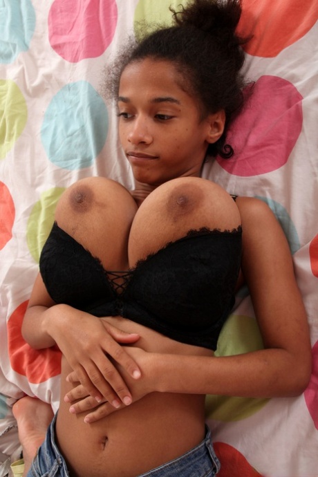 iamsara curvy hot photos