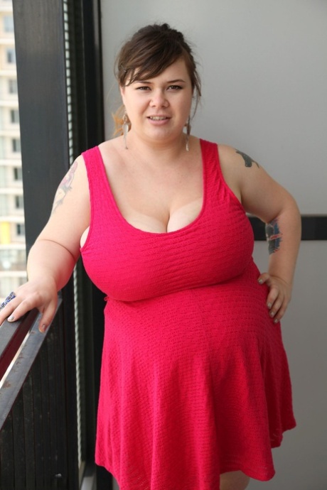 chubby girlfriend boobs hd image
