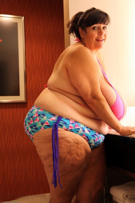 hot curvy nude women erotic pictures
