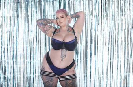 blonde fatty is getting her chubby face covered in jizz porno gallery