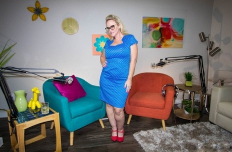 fat pussy masterbation naked gallery