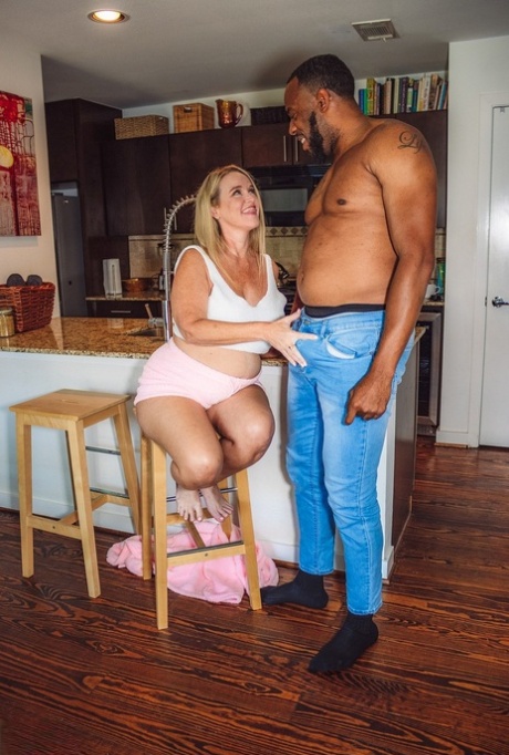 black bbw pussy grinding naked photo