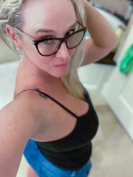 sexy curvy stepmom free pics