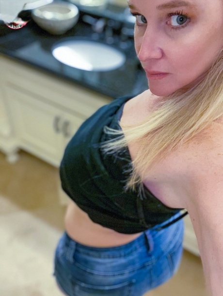 thick gothic girl sexy xxx pic