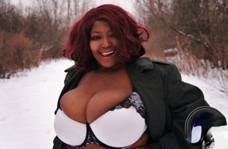 naked granny with fat body and inulging pus xxx dessert erotic images