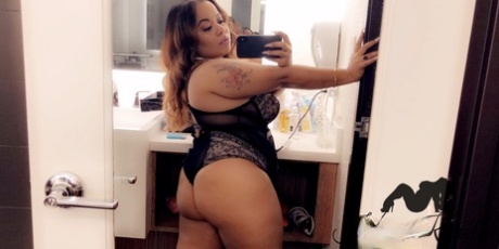 bootylicious white chick shakes her big ass nudes image