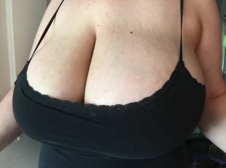 curvy roommate sexy nudes photos