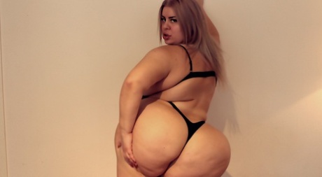 fat granny pleasuring a lovely babe sexy xxx pic