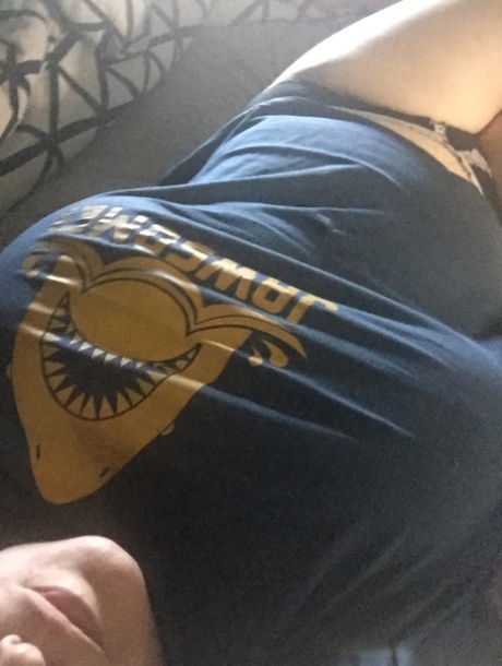 curvy hottie shows off big ass sexy nude picture