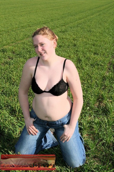chubby milf toys her pussy and ass on cam sexy xxx image
