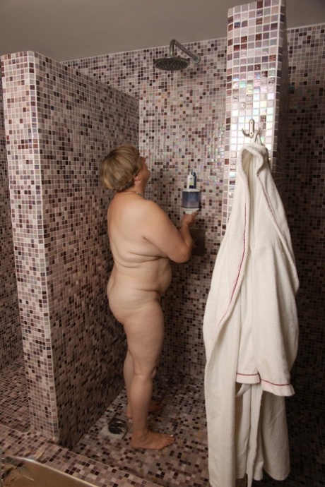natasha the sexy curvy beautiful naked img
