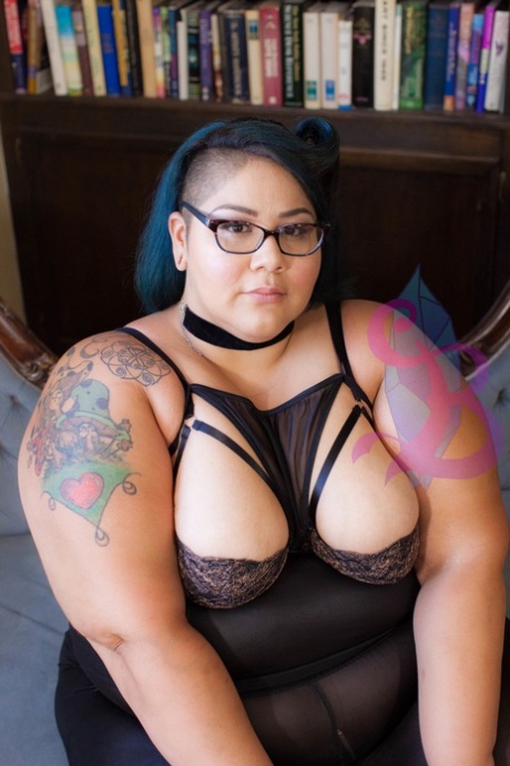 bbw toilet mistress with captions perfect picture