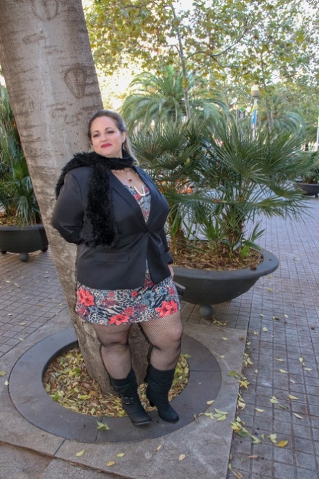 gorgeous bbw pleasing herself pretty gallery