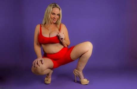 curvy ladies on the beach nice photo