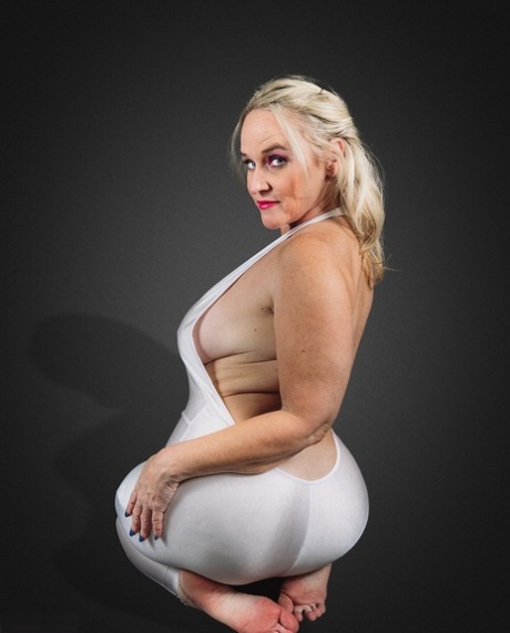 thick big booty lesbian sexy nudes pics