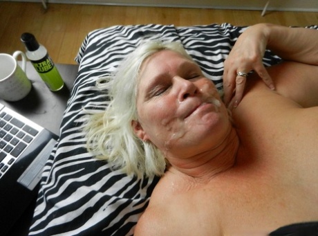 bbw gets horny watching erotic photos