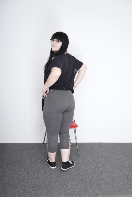 thick female cop free archive