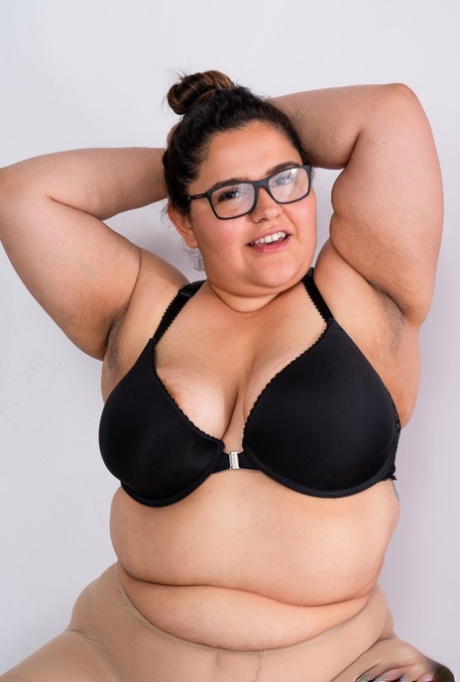 busty pawg spreading her big booty open free archive