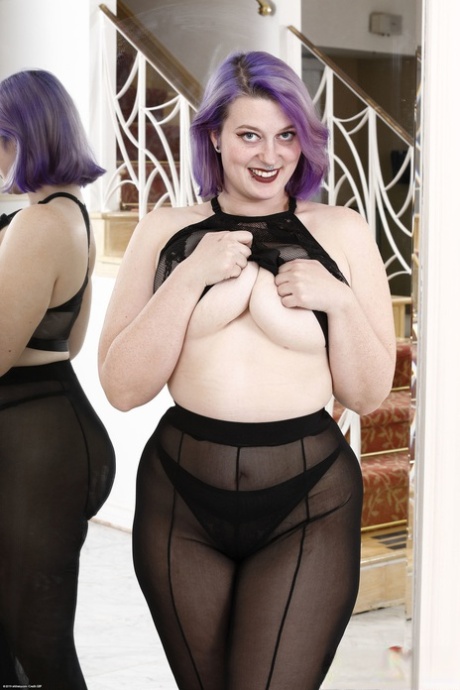 chubby girl plays with herself sexy nude picture