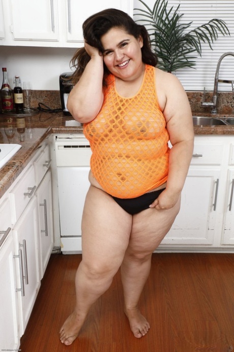 bbw in shiny leggings farting exclusive images