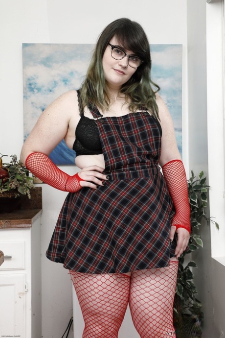 thick cellulite thighs hot pics