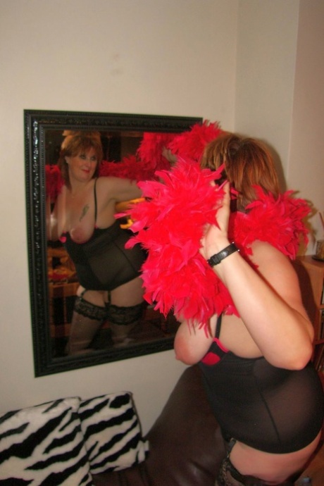 curvy mature lady adult pic