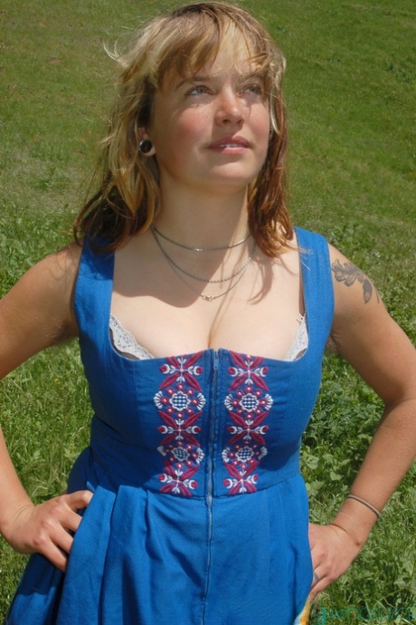 cocksuckero smoke chubby dutch girl hd photo