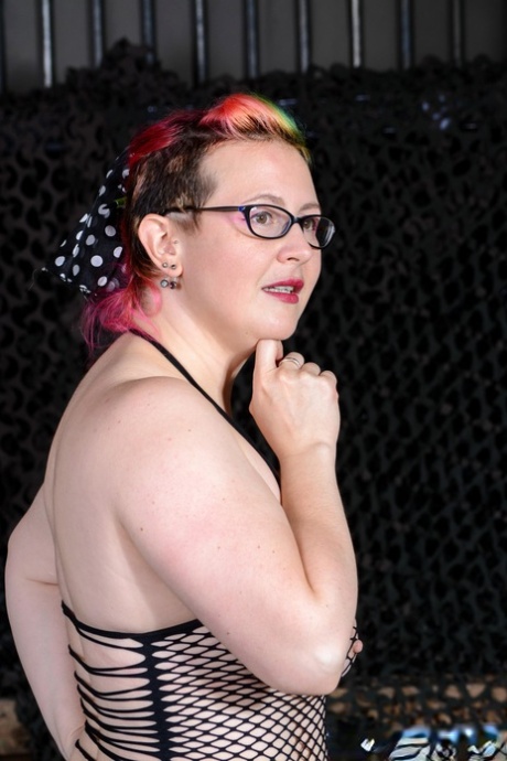 curvy redhead lesbian art porn pic