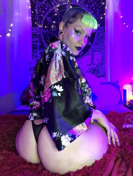 bbw gypsy mariah torrales sucking on a bbc art porn photos