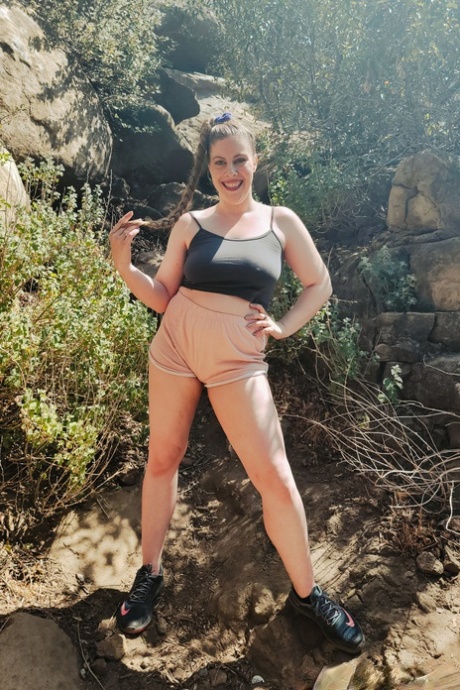 thick and sexy milfs free pic