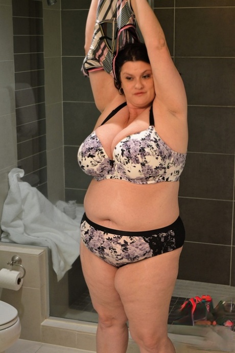 busty bbw tori karsin masturbates with her favourite golden balls art nude galleries