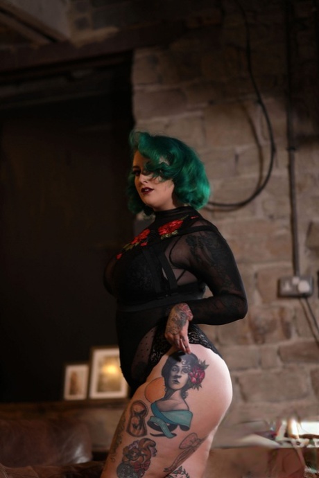 thick step.sis art naked galleries