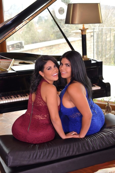 xxx plump teenage girls sexy img