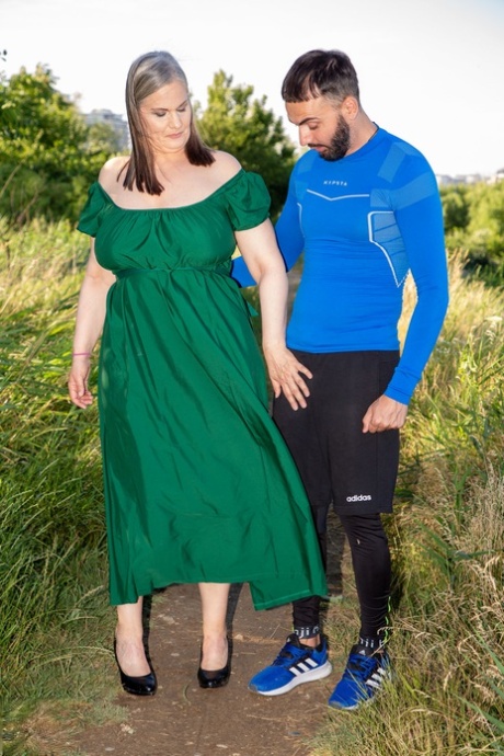 hot curvy bitch seduce roomboy hot porn image